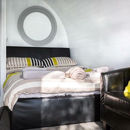 Buttles Glamping Pod Hotel Saundersfoot Eksteriør billede